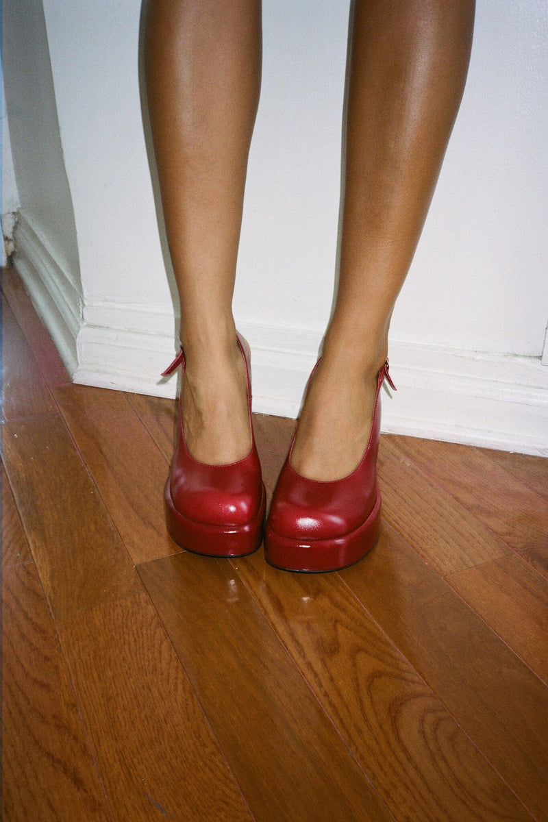 TRIVIAL RED