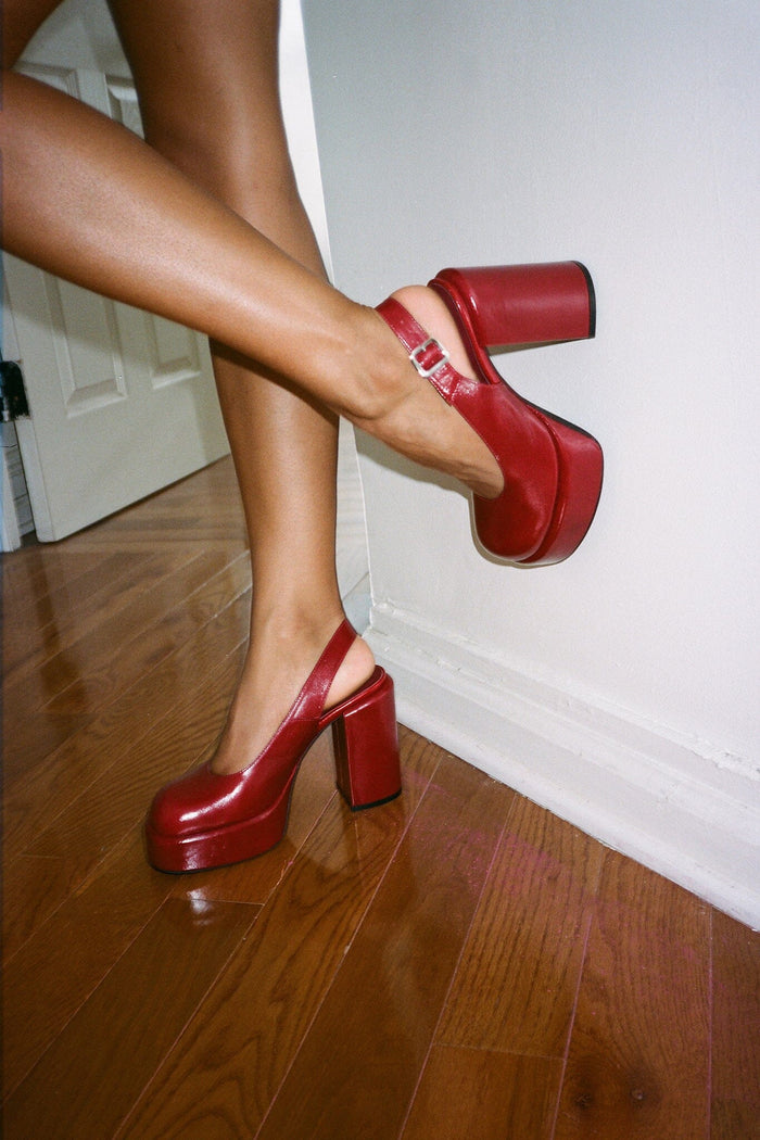 TRIVIAL RED